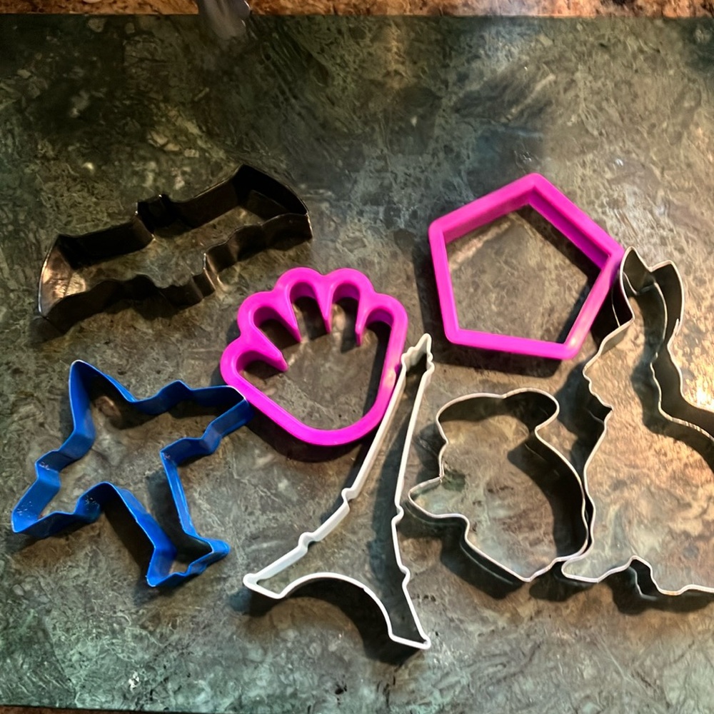 Cookie cutters, assorted.